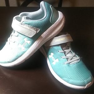Under Armour size 2Y